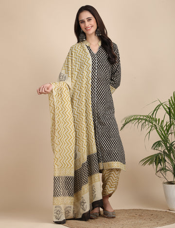 Suneheri Gota patti kurta set with dupatta